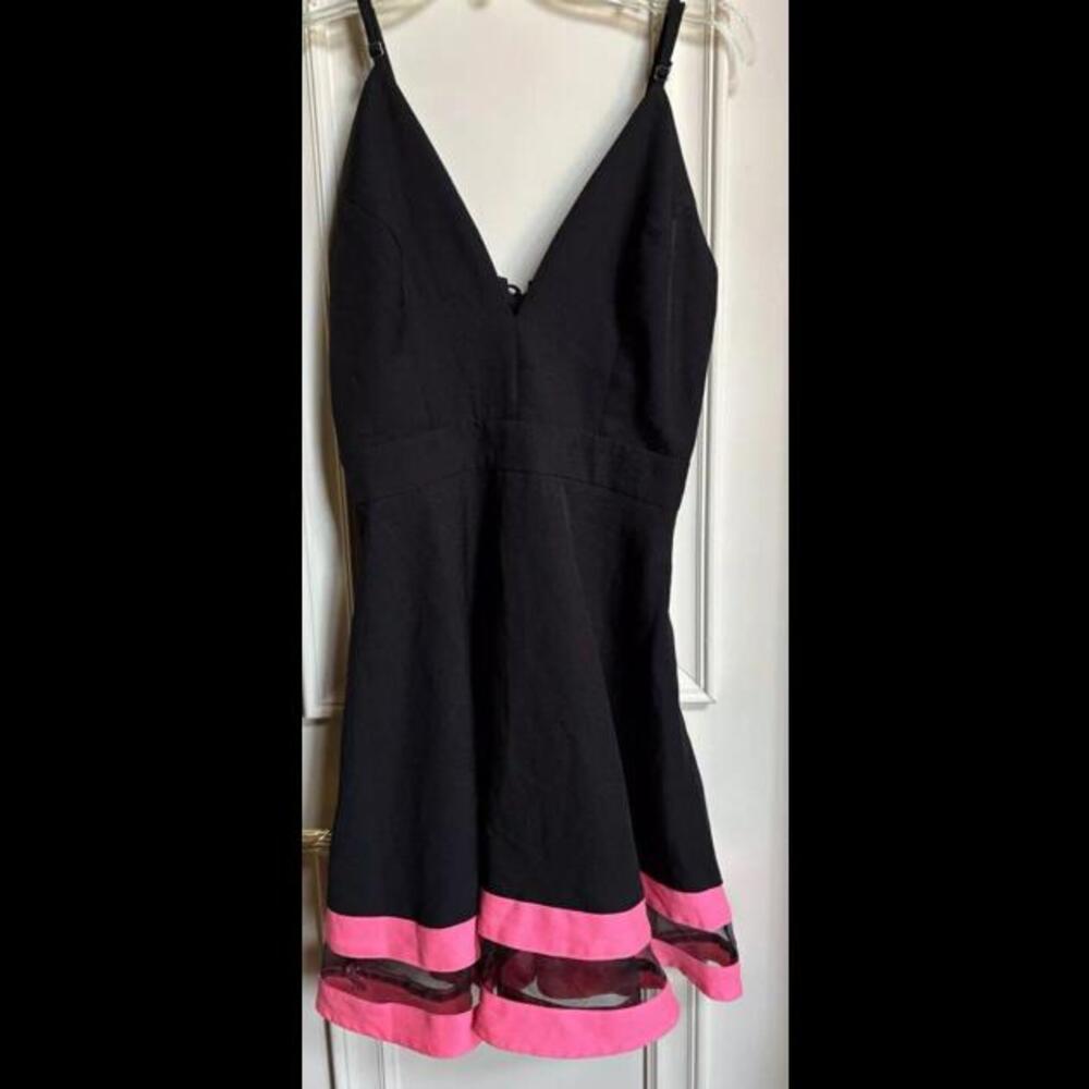 👗⚫️Tea Cup Black Sleeveless Lace Up The Back Pink Trim Spaghetti Strap Dress